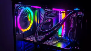 Ako z nudného PC spraviť svietiace „umelecké dielo“